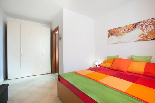 1 queen bed, 2 twin beds