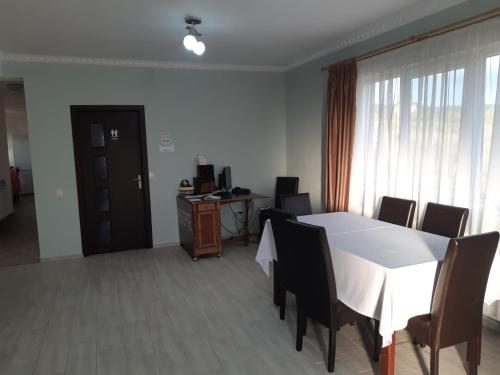 Koplietošanas atpūtas telpa ar TV, Pensiunea agroturistica Casa Sirca in Bogisa