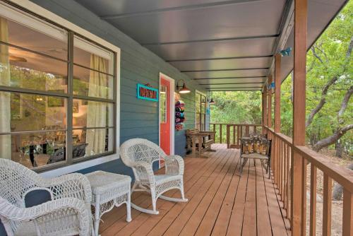 Waterfront Getaway with Deck Pet and Family Friendly! in Gordon, USA