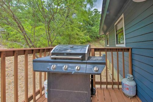 Waterfront Getaway with Deck Pet and Family Friendly!