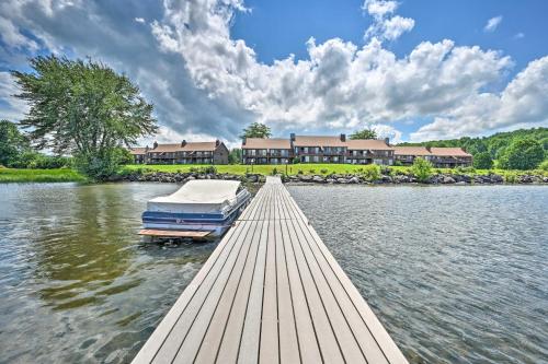 4-Season Lakefront Condo Swim, Boat and Ski!