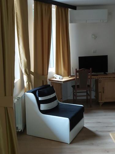 Galaxy Hotel - image 9
