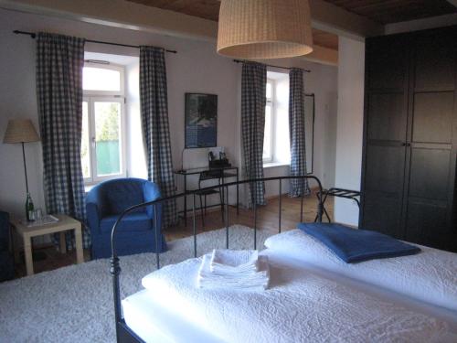 To`n Schlagboom - image 11