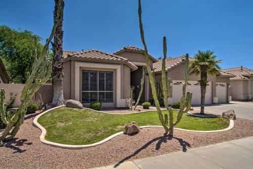 Chandler Retreat with Pool, Hot Tub and Grill! in ซันเลค