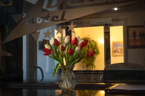 Delta Hotel - main image