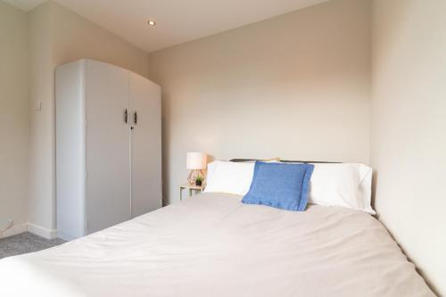 CONTRACTOR ACCOMMODATION SLEEPS 6 - 11 - MANCHESTER AIRPORT CITY