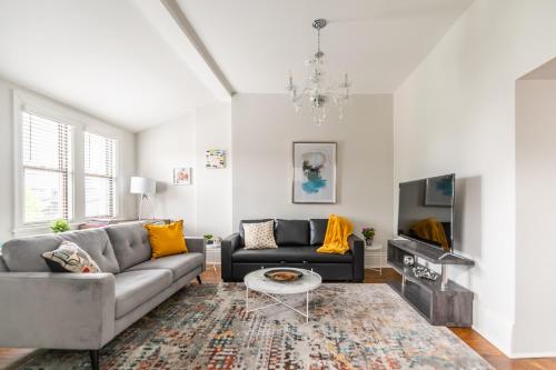 Stunning 1BR - Boutique Apartment - PRIME Location!
