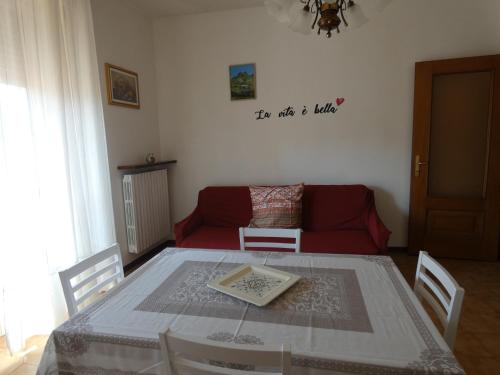  GRAPPOLI e PAROLE in 12058 Santo Stefano Belbo