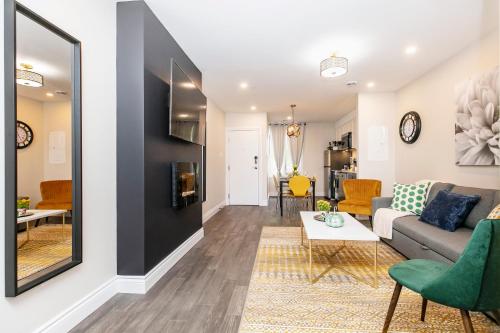 Luxury 1BR With King Bed - Steps From Byward Market!