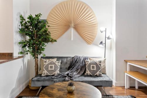 Sleeps 6! 2 Bedrm, Gym, Close to Major Attractions in Philadelphia, USA