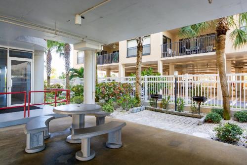 201 Crimson Condos - image 2