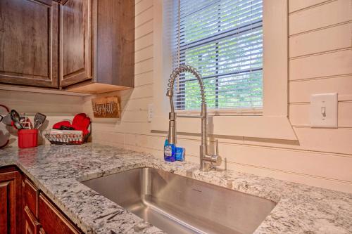 Relaxing Broken Bow Bungalow with Hot Tub and Deck! in Broken Bow, USA