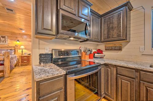 Relaxing Broken Bow Bungalow with Hot Tub and Deck! in Broken Bow, USA