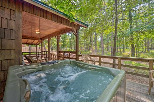 Relaxed Oklahoma Retreat Broken Bow Bungalow - image 8
