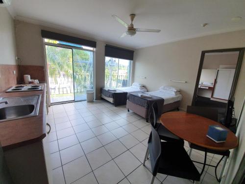 Hotel Allen Stop at Hotel Allen to discover the wonders of Townsville. The property offers a wide range of amenities and perks to ensure you have a great time. Service-minded staff will welcome and guide you at H