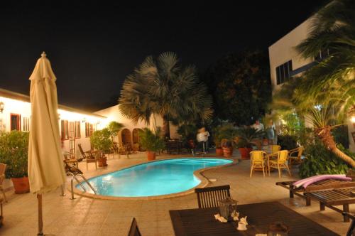 Vista exterior, HARMONY Hotel Hostel Aruba in Noord