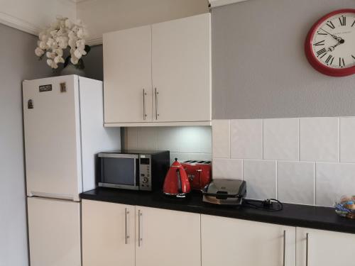 Adams Guest House - image 3