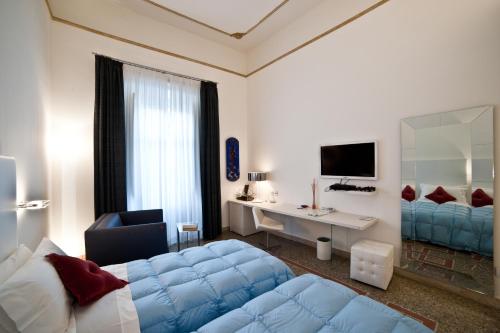 Luxury Double or Twin Room image 10
