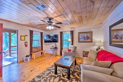Relaxing Broken Bow Bungalow with Hot Tub and Deck! in Broken Bow, USA