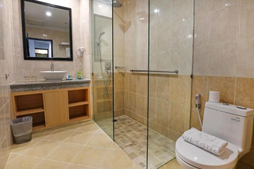 Deluxe Double or Twin Room image 5