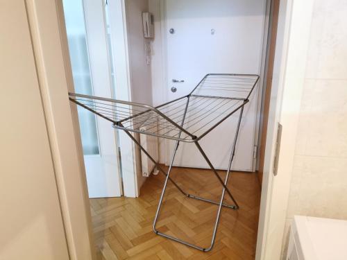 City centre studio with a balcony and free parking, Любляна (фото 8)