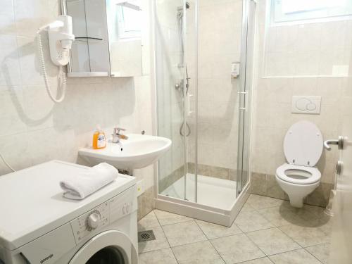 City centre studio with a balcony and free parking, Любляна (фото 7)