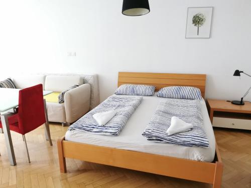City centre studio with a balcony and free parking, Любляна (фото 2)