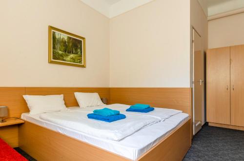 Eitans Guesthouse - image 4