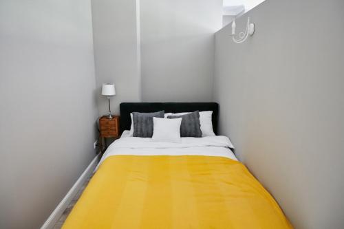 Żółty Apartament DE LUX dla 2 osób Chorzów Katowice