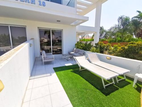 Happy Day Dreamer Apartments