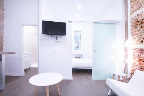 Fancy One-bedroom La Latina - Tap to explore photos