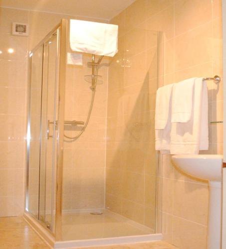 Double/Single Room image 4