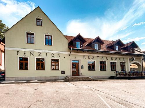 Foto 1: Penzion a restaurace U ŘEKY