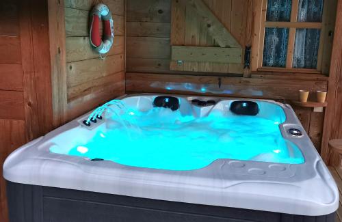 Au petit chalet avec son SPA - Escapade en amoureux ! - Chalet - Cruet