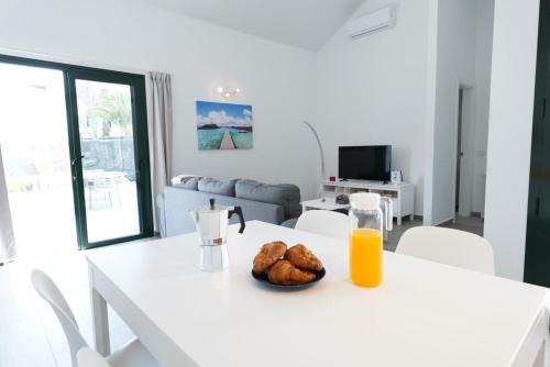 Luxury Villa sea front Costa Teguise 4