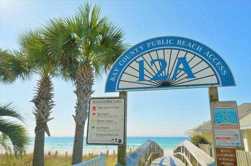 Spacious Home Private Hot Tub and 2 Blocks to Beach - image 2