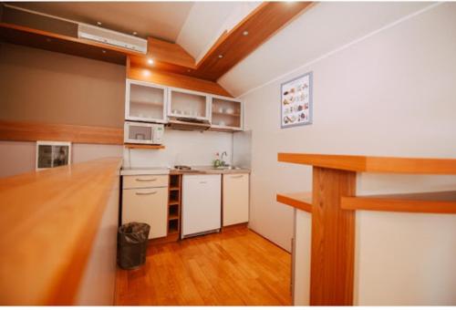 مطبخ, Car Royal Apartments and Rooms in نوفي ساد