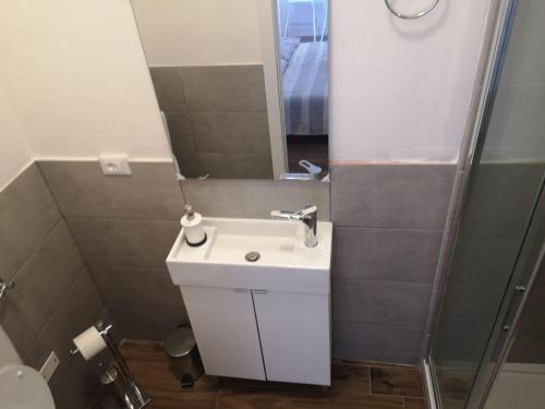 CAMERA e BAGNO PRIVATO a 3 minuti dalla Stazione Room Type - Double Room with Terrace