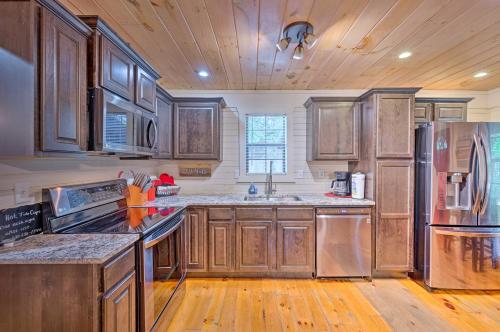Relaxing Broken Bow Bungalow with Hot Tub and Deck! in Broken Bow, USA