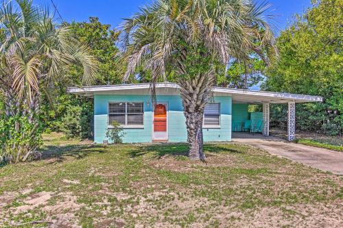 Vibrant PCB Abode with Patio Walk to the Beach - image 2