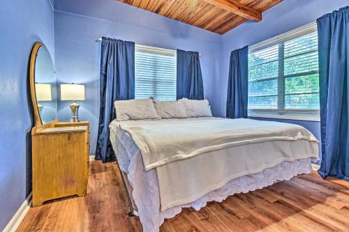 Vibrant PCB Abode with Patio Walk to the Beach - image 8