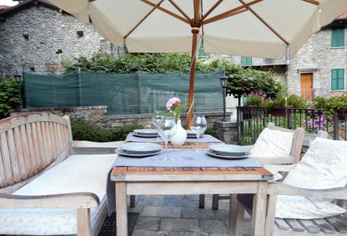 Two-Bedroom Apartment with Lake View (5 Adults) - Borgo 1