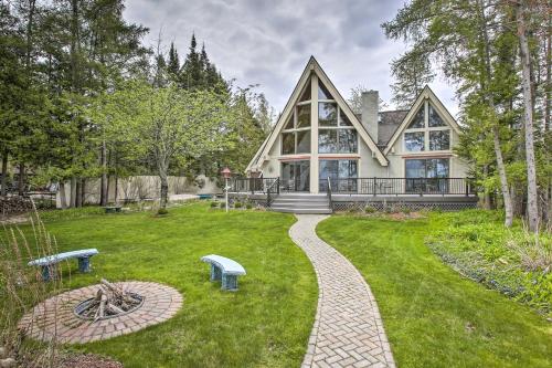 Dreamy Lake Skegemog Retreat Boat, Ski and Sip! in Williamsburg, USA