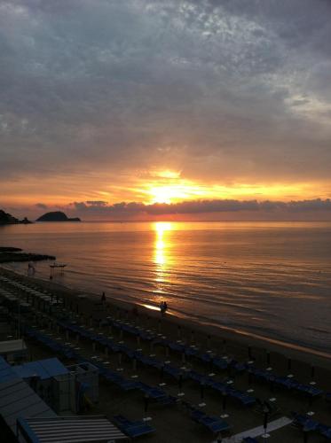 Beach, Hotel Badano sul Mare in Alassio