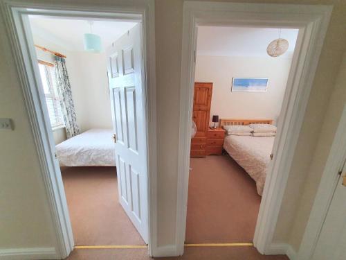 Friars Walk houses with 2 bedrooms, 2 bathrooms, fast Wi-Fi and private parking