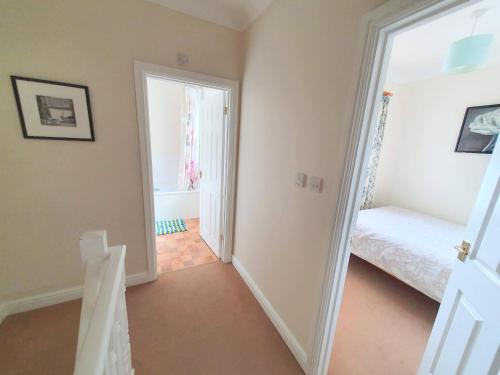 Friars Walk houses with 2 bedrooms, 2 bathrooms, fast Wi-Fi and private parking