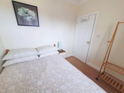 Friars Walk houses with 2 bedrooms, 2 bathrooms, fast Wi-Fi and private parking