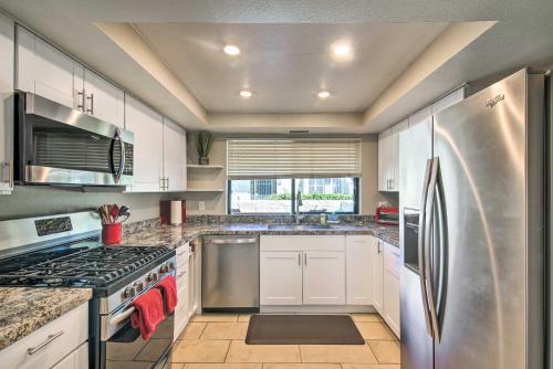 Sun-Soaked Getaway with Patio 22 Mi to Coachella! - image 2