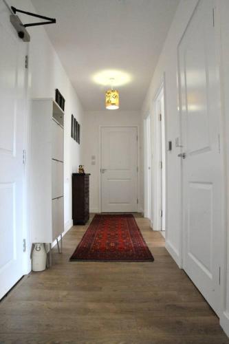 Wonderful, Bright Greenwich Apartment Sleeps 7 !