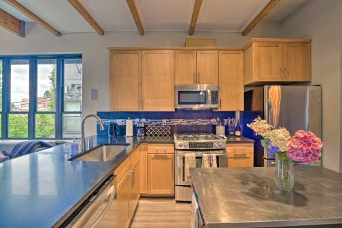 Upscale Home with Patio Walk to Green Lake Park - image 4